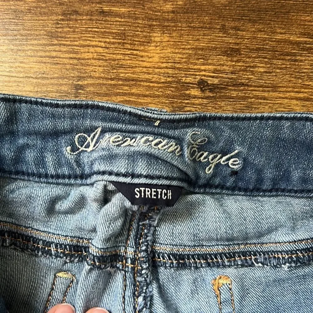 American Eagle Light Wash Distressed Jegging Skinny Pants